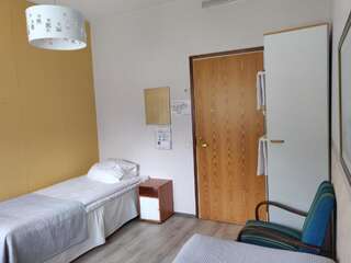 Отель Hotel Vuolake Лаукаа Двухместный номер эконом-класса с 2 отдельными кроватями и общей ванной комнатой-3